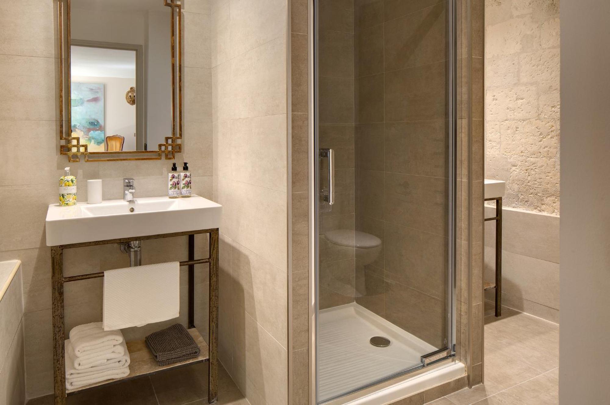 La Maison Des Augustins 4 Stars Spa Et Fitness Avignon Quarto foto